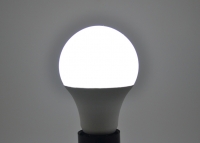 Светодиодная лампа RGBW E27 с пультом превью фото 6