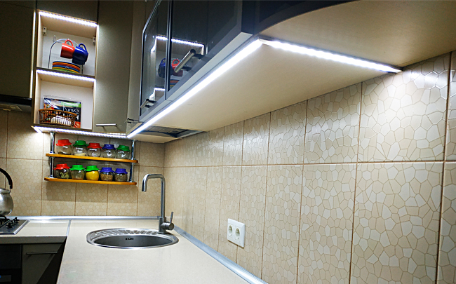 Подсветка рабочей зоны кухни с помощью светодиодной ленты своими руками. Советы от Электрика-ШОП